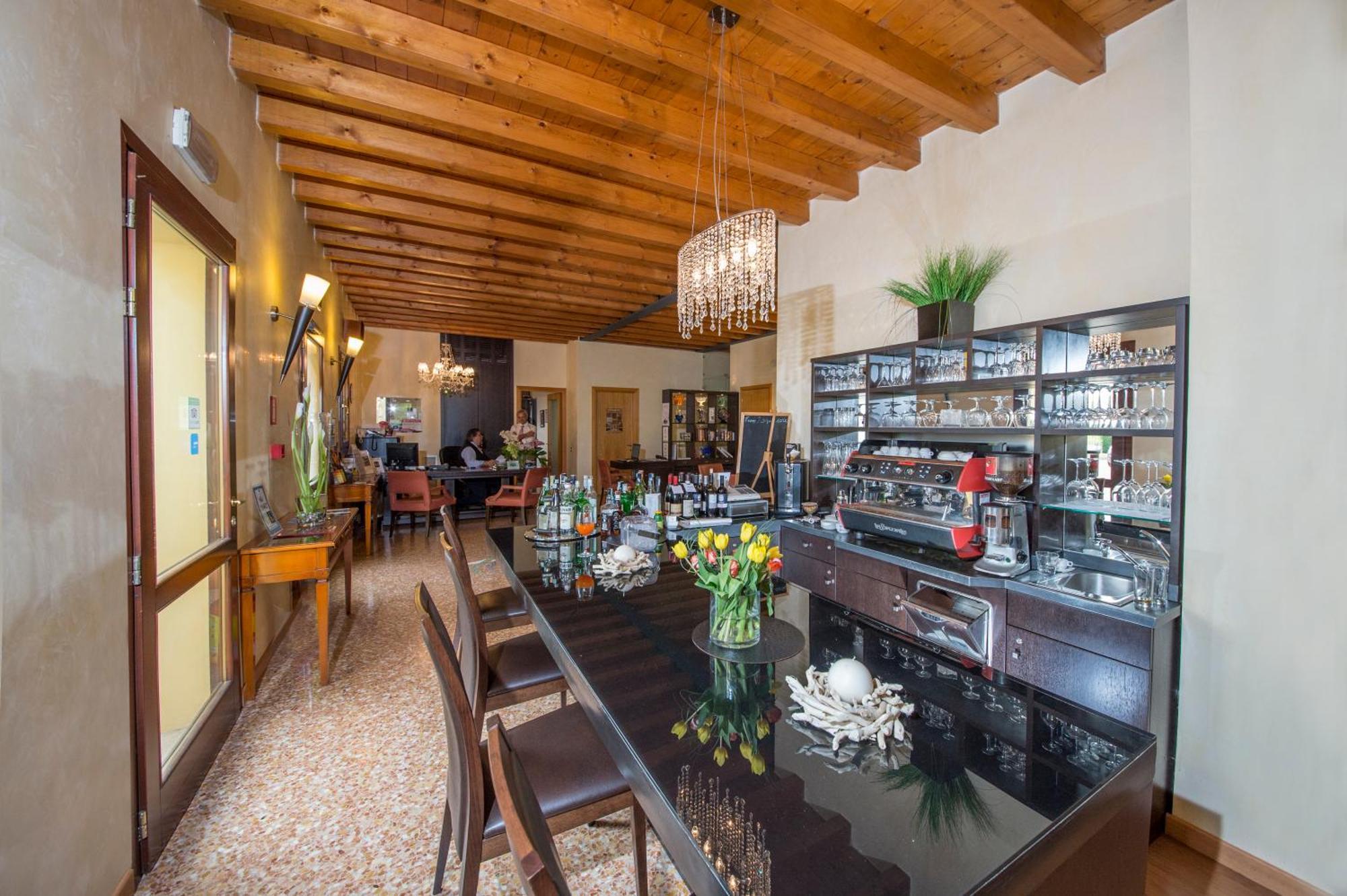 Hotel Venice Resort Airport Тессера Экстерьер фото