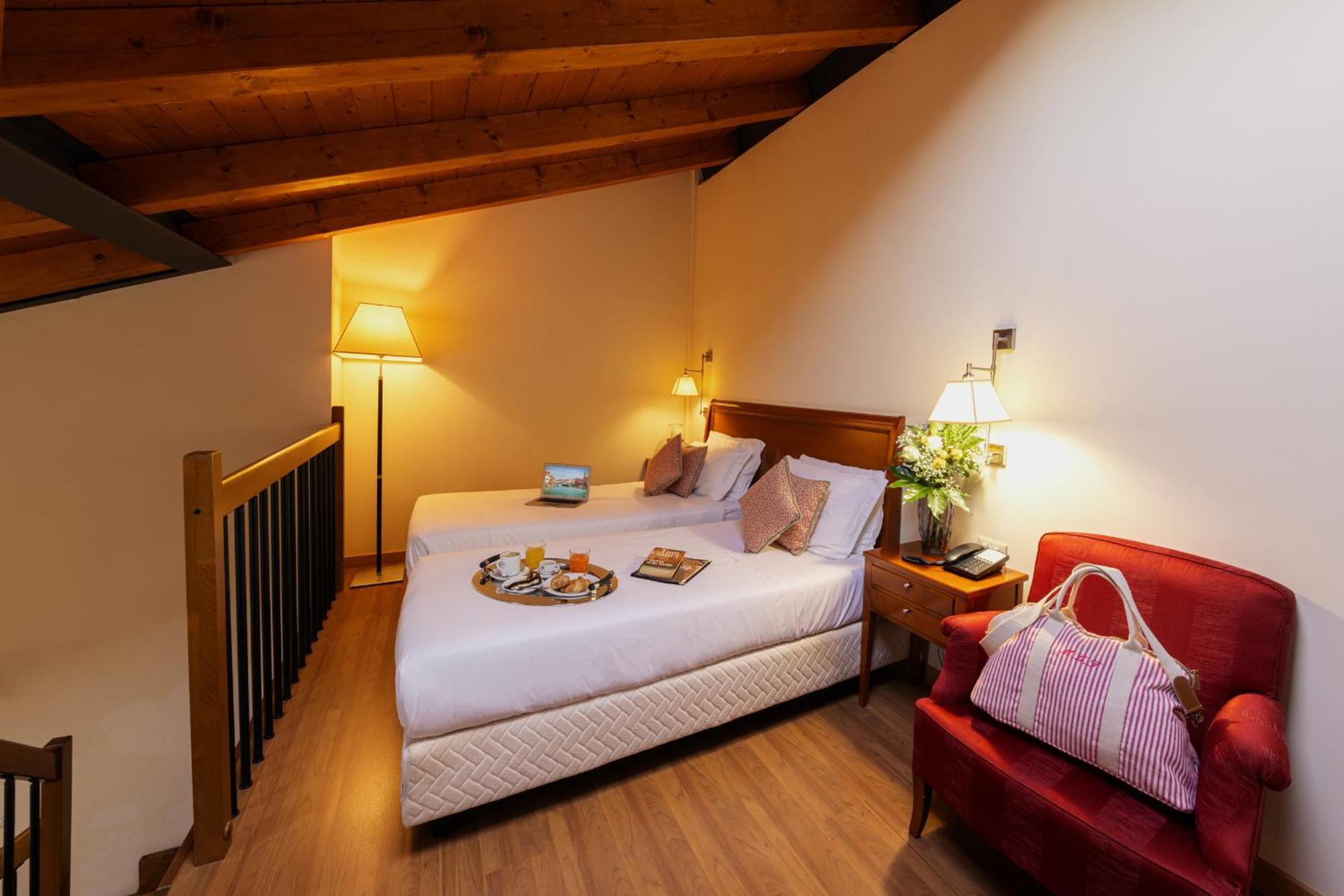 Hotel Venice Resort Airport Тессера Экстерьер фото