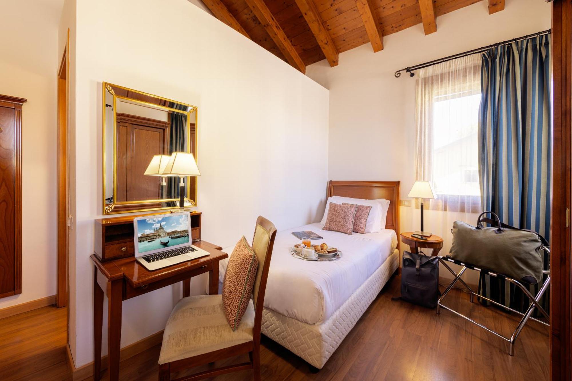 Hotel Venice Resort Airport Тессера Экстерьер фото